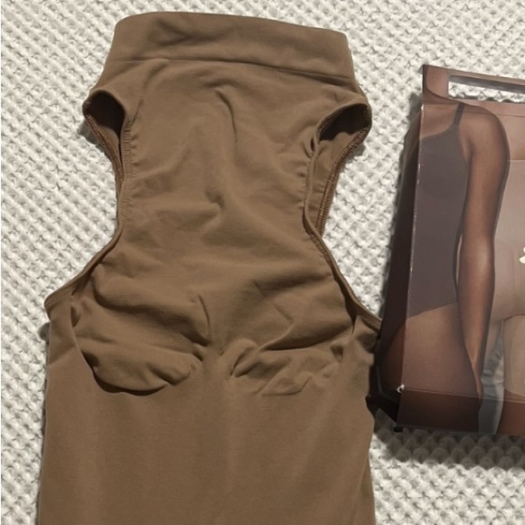 NIB Skims seamless sculpt high neck thong bodysuit S - Picture 7 of 8